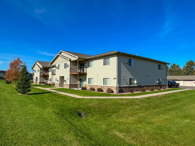 Moon Lake Estates in Rice Lake, WI - Foto de edificio - Building Photo