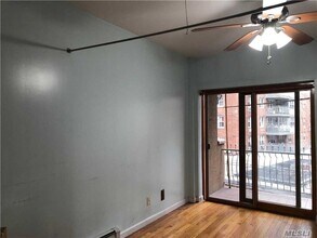 42-31 Colden St-Unit -R2G in Queens, NY - Building Photo - Building Photo