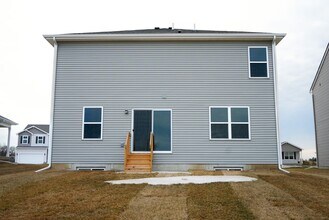 2425 SE Fox Valley Dr in West Des Moines, IA - Building Photo - Building Photo