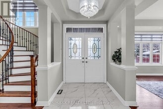 40 Hot Spring Rd in Brampton, ON - Building Photo - Building Photo