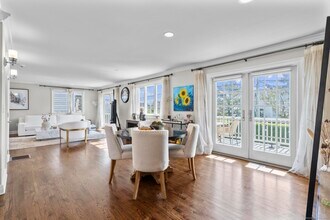 672 Fairfield Beach Rd in Fairfield, CT - Building Photo - Building Photo