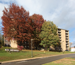 Fairmont Arbors in Fairmont, WV - Building Photo - Building Photo