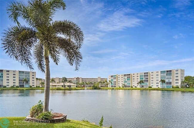 111 SE 3rd Ave in Dania Beach, FL - Building Photo - Building Photo