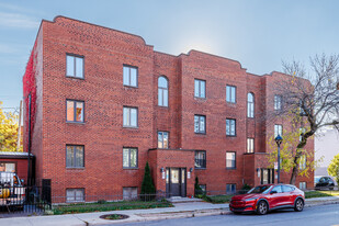 5562 Laurendeau Rue in Montréal, QC - Building Photo