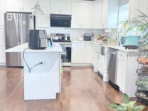 42 Nelson Ave in Edison, NJ - Building Photo - Building Photo