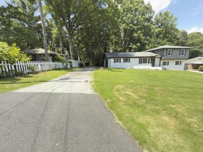 4307 Parkview Dr in Lithia Springs, GA - Building Photo - Building Photo