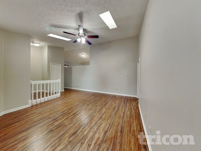 12115 Mockernut Ct in Indianapolis, IN - Foto de edificio - Building Photo