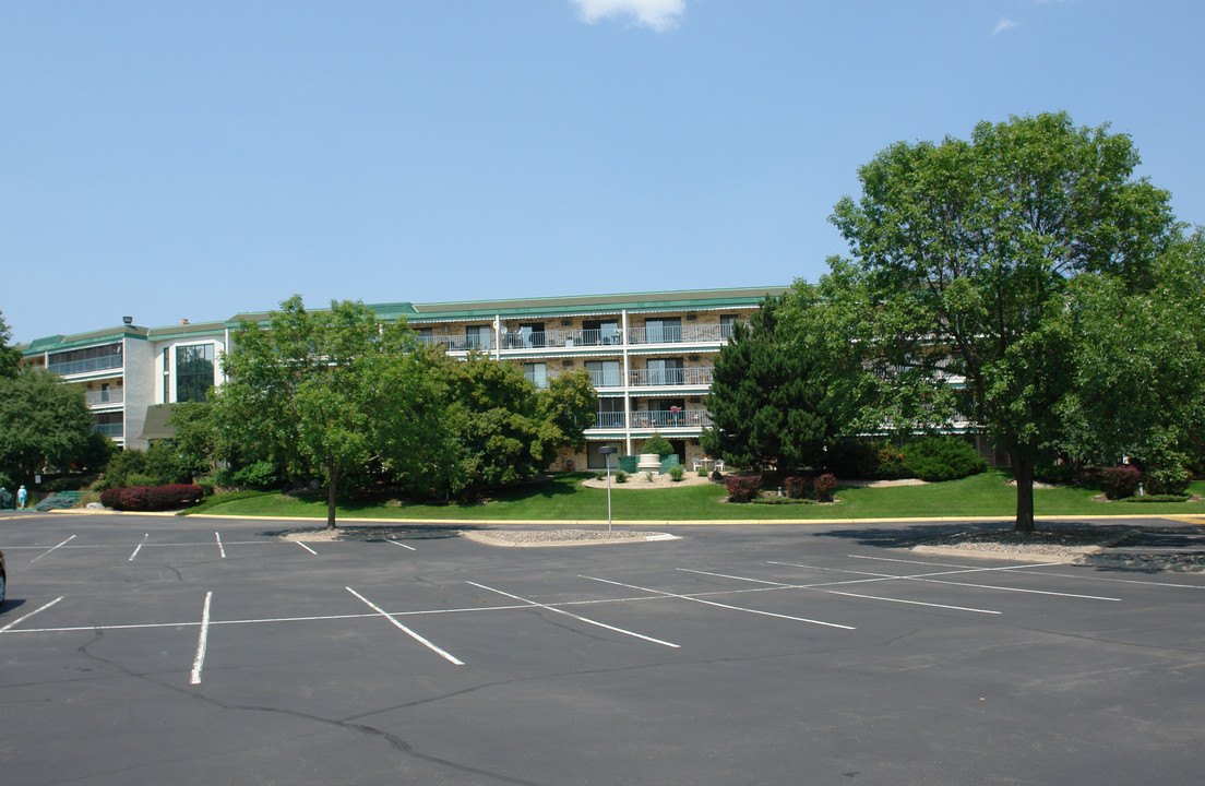 The Greenbriar in Minnetonka, MN - Foto de edificio