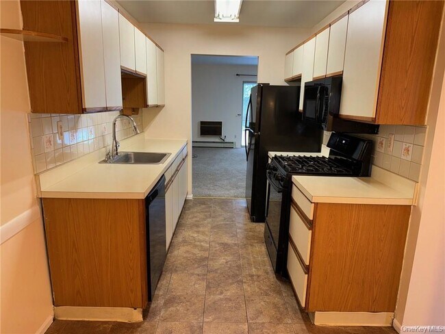 100 Hillside Dr in Middletown, NY - Building Photo - Building Photo