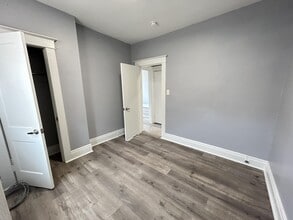 128 Carrick Ave in Hamilton, ON - Building Photo - Building Photo