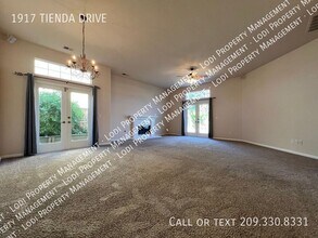 1917 Tienda Dr in Lodi, CA - Building Photo - Building Photo