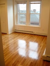 20 N Astor St, Unit #1 in Irvington, NY - Building Photo - Building Photo