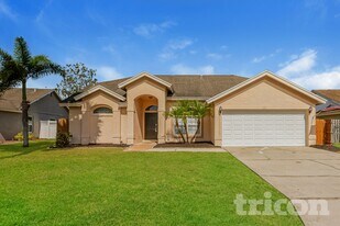 4111 11th Ave E in Bradenton, FL - Building Photo