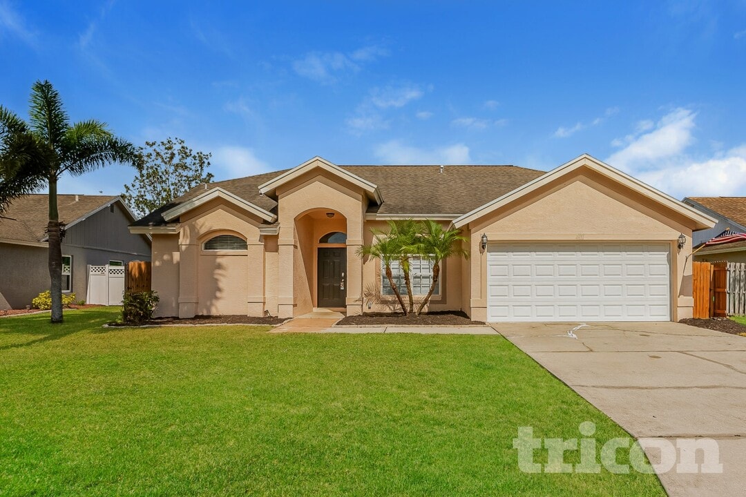 4111 11th Ave E in Bradenton, FL - Building Photo