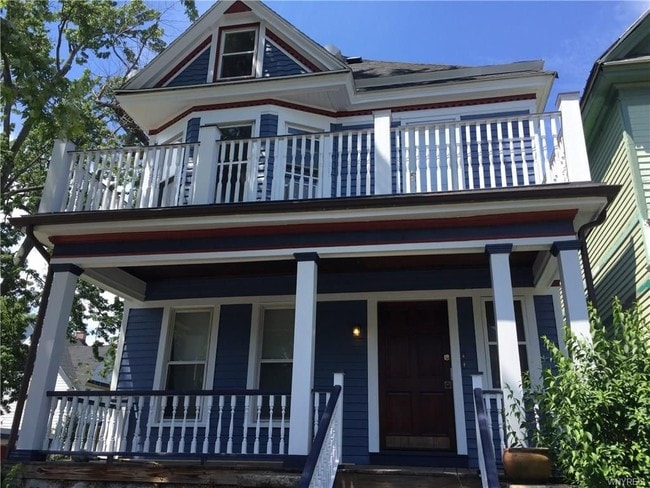 496 W Ferry St, Unit 2 in Buffalo, NY - Foto de edificio - Building Photo