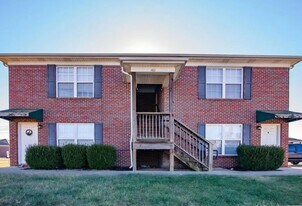 101 Braxton Ct in Radcliff, KY - Building Photo