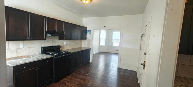 241 Walnut St, Unit 2