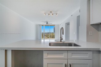 2665 SW 37th Ave, Unit 908 in Miami, FL - Building Photo - Building Photo