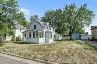 6359 Cedar St in North Branch, MN - Building Photo
