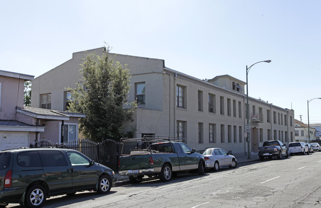 Fremont Apartments in Oakland, CA - Building Photo - Building Photo