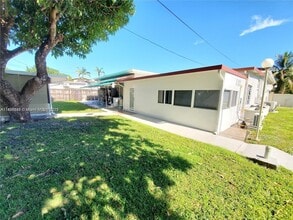 140 Iroquois St in Miami Springs, FL - Building Photo - Building Photo