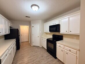 8232 Raleigh Ave in Lubbock, TX - Building Photo - Building Photo