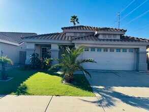 3211 E Menadota Dr in Phoenix, AZ - Building Photo - Building Photo