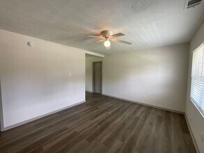 8919 Yarmouth Dr in Jonesboro, GA - Foto de edificio - Building Photo