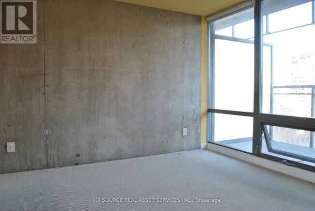 22 Wellesley St E in Toronto, ON - Building Photo - Building Photo