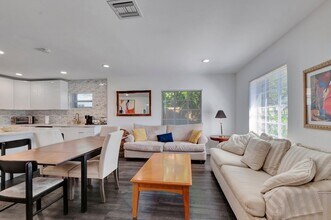 1205 S N St in Lake Worth Beach, FL - Building Photo - Building Photo