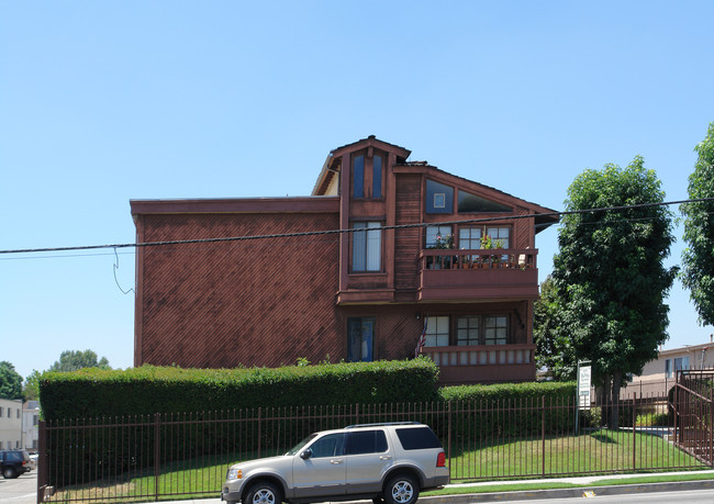 Riata Apartments in Canoga Park, CA - Building Photo - Building Photo