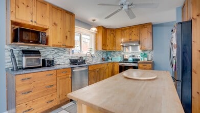 1916 Grandview Ave in Lumby, BC - Building Photo - Building Photo