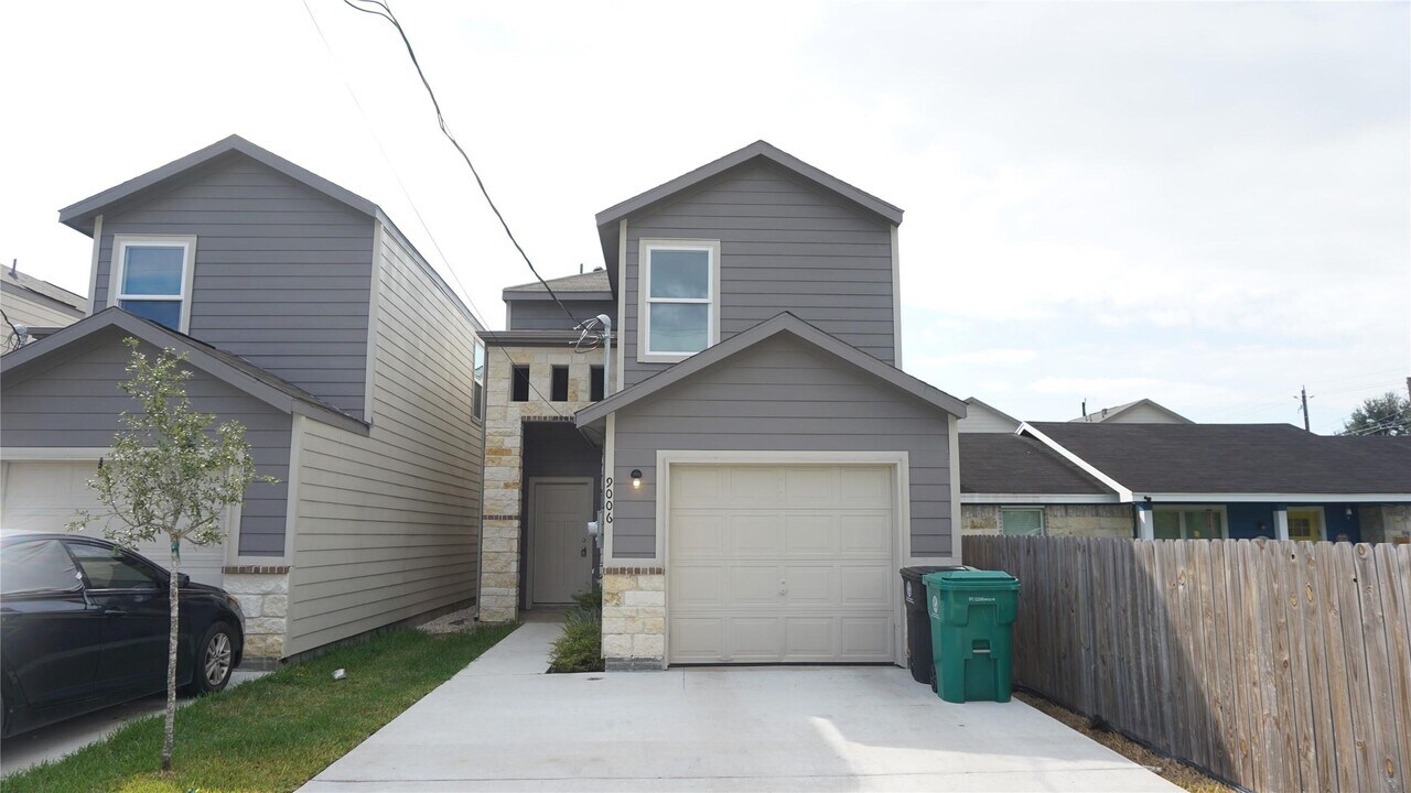 9006 Intervale St in Houston, TX - Building Photo