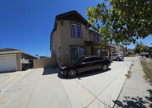1404 Henley Pkwy in Patterson, CA - Building Photo - Building Photo