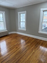 176 Everett St, Unit Apt 1 in Southbridge, MA - Foto de edificio - Building Photo