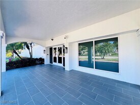 1200 Gulf Shore Blvd N in Naples, FL - Building Photo