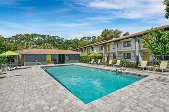 The Oasis Apartments in Daytona Beach, FL - Foto de edificio - Building Photo