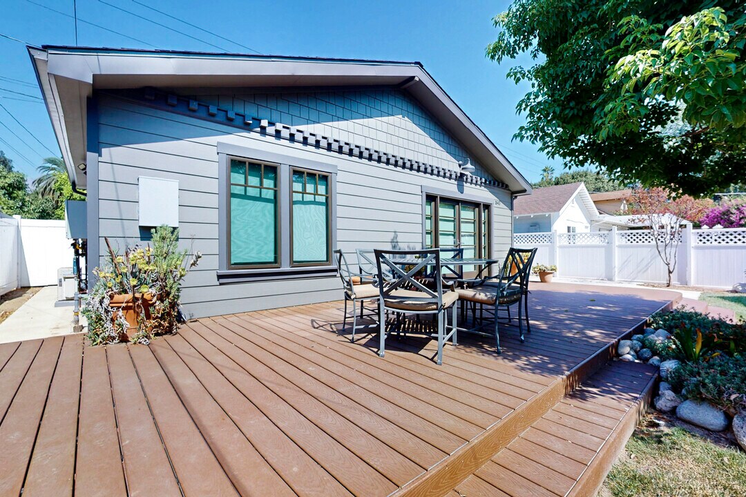 1843 Las Lunas St in Pasadena, CA - Building Photo
