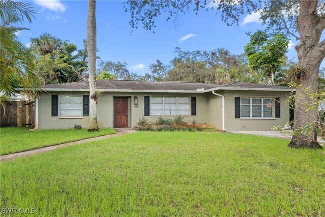 2525 Dawn Cir in Naples, FL - Building Photo - Building Photo