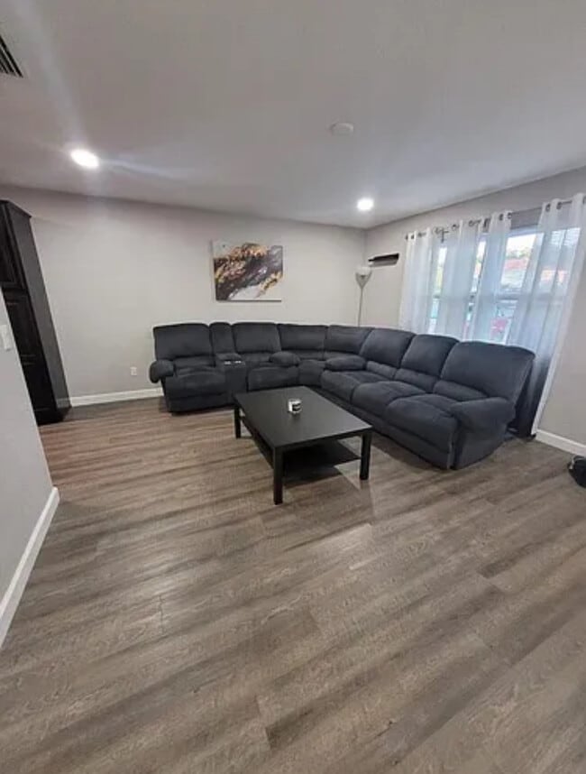 3803 43rd Ave N in St. Petersburg, FL - Building Photo - Building Photo