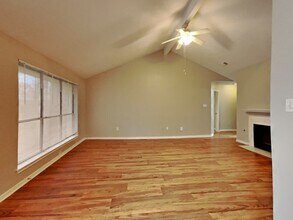 2419 Sherwood Hollow Ln in Houston, TX - Building Photo - Building Photo