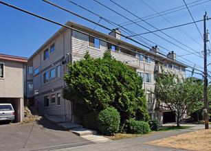 Quincy Apartments in Seattle, WA - Building Photo - Building Photo