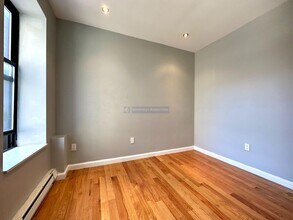 350 Manhattan Ave in New York, NY - Building Photo - Building Photo