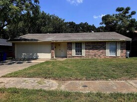9725 Grove Oaks Blvd in Dallas, TX - Building Photo