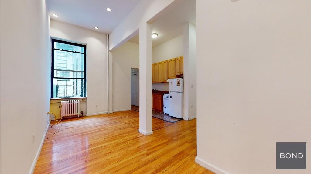 176 2nd Ave in New York, NY - Building Photo