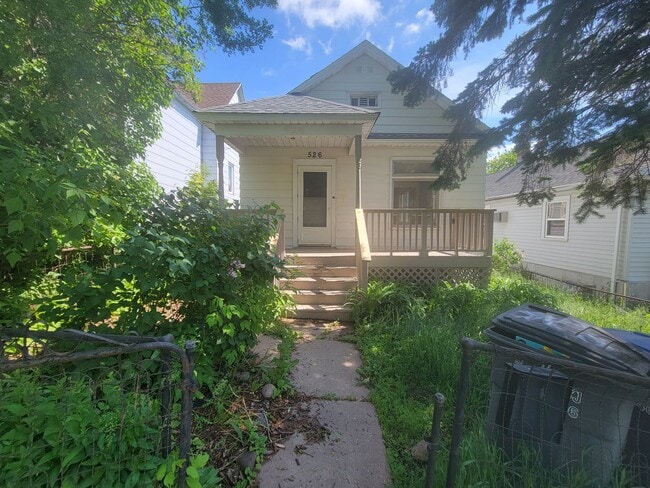 property at 526 N 12th Ave E