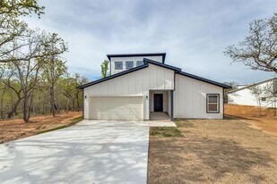 265 Jim Walters Dr in Runaway Bay, TX - Building Photo