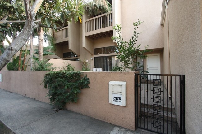 property at 2925 Wellesley Ct