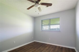 24 Oxford Dr in La Place, LA - Foto de edificio - Building Photo