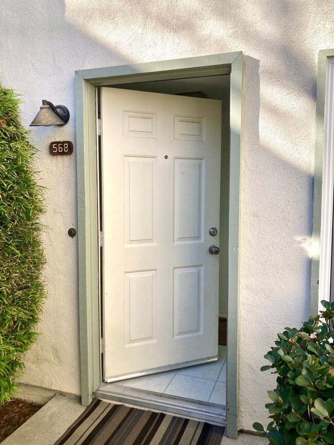 568 Mills Way in Goleta, CA - Building Photo - Building Photo